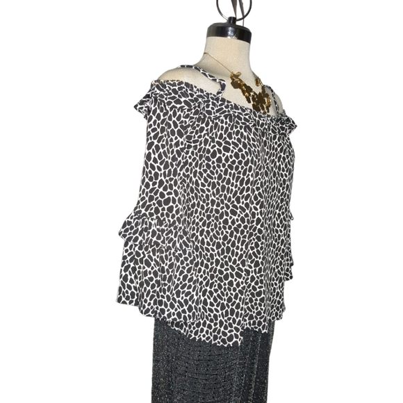 MICHAEL KORS Black and White Open Shoulder Bell Sleeves Size M. - Picture 12 of 16